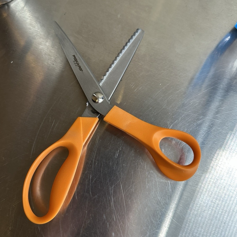 Fiskars 9" Stainless Steel Serated Shears Made in USA‎ Orange